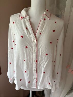 Jane + Delancey Woman’s Button up Roll Sleeve Heart Print Top